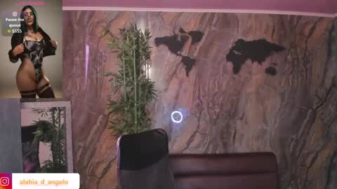 Snapshot of alahia_dangelo_ chatting on April 18, 7:58 pm ALAHIA online show from April 18, 7:58 pm
