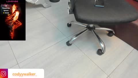 Snapshot of alahia_dangelo_ chatting on April 19, 1:21 pm ALAHIA online show from April 19, 1:21 pm