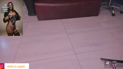 Snapshot of alahia_dangelo_ chatting on April 25, 2:47 pm ALAHIA online show from April 25, 2:47 pm
