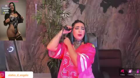 Snapshot of alahia_dangelo_ chatting on April 29, 3:38 pm ALAHIA online show from April 29, 3:38 pm