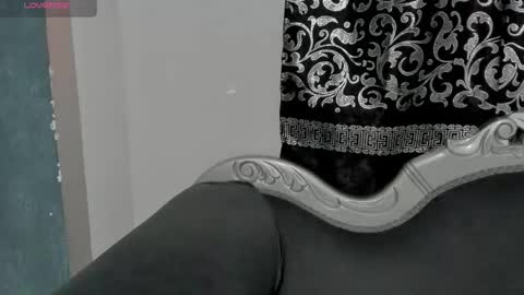 Snapshot of alahia_dangelo_ chatting on May 1, 5:17 pm ALAHIA online show from May 1, 5:17 pm