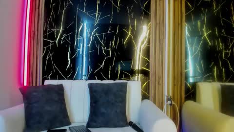 alahia_lee23_aws online show from November 19, 2:06 pm