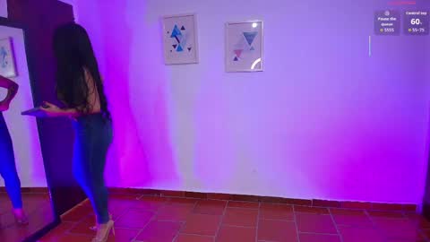 Snapshot of alahiacolucci chatting on June 2, 12:51 pm alahiacolucci online show from June 2, 12:51 pm