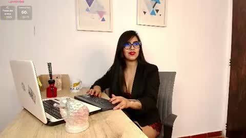 Snapshot of alahiacolucci chatting on June 12, 1:10 pm alahiacolucci online show from June 12, 1:10 pm