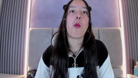 Snapshot of alaia_aura chatting on July 2, 1:06 pm Alaia online show from July 2, 1:06 pm