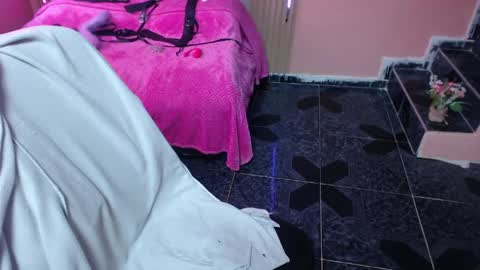 Snapshot of alaia_blue1 chatting on May 19, 1:06 pm alaia_blue1 online show from May 19, 1:06 pm