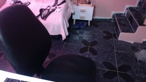 Snapshot of alaia_blue1 chatting on July 28, 3:32 pm alaia_blue1 online show from July 28, 3:32 pm