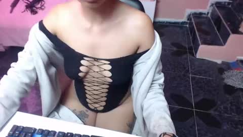 Snapshot of alaia_blue1 chatting on July 28, 7:39 pm alaia_blue1 online show from July 28, 7:39 pm