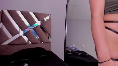 Snapshot of alaia_soto chatting on March 8, 3:35 pm alaia_soto online show from March 8, 3:35 pm