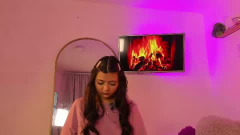 Snapshot of alaiarogerss chatting on June 12, 10:47 am online show from June 12, 10:47 am