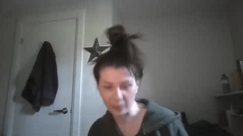 Snapshot of alainaseren chatting on May 19, 9:10 pm alainaseren online show from May 19, 9:10 pm