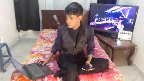 Snapshot of alan048 chatting on May 2, 7:08 pm ALAN online show from May 2, 7:08 pm