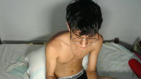 Snapshot of alan048 chatting on May 18, 6:47 pm ALAN online show from May 18, 6:47 pm