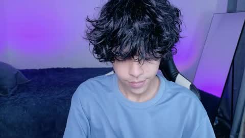 Snapshot of alan18n chatting on May 27, 9:01 pm alan18n online show from May 27, 9:01 pm