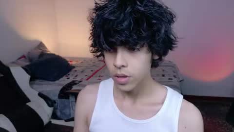 Snapshot of alan18n chatting on June 20, 7:11 am alan18n online show from June 20, 7:11 am
