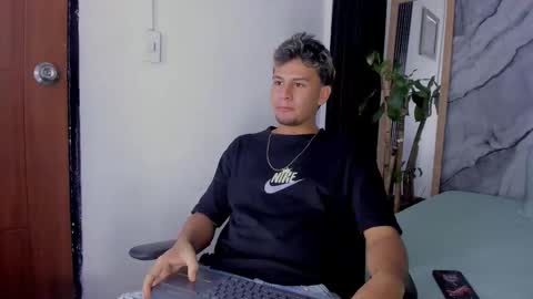 Snapshot of alan__smith chatting on November 15, 7:54 pm alan__smith online show from November 15, 7:54 pm