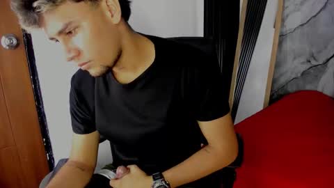 Snapshot of alan__smith chatting on November 28, 8:00 pm alan__smith online show from November 28, 8:00 pm