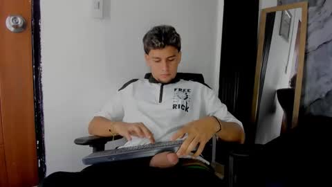 Snapshot of alan__smith chatting on December 13, 7:53 pm alan__smith online show from December 13, 7:53 pm