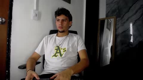 Snapshot of alan__smith chatting on January 14, 7:19 pm alan__smith online show from January 14, 7:19 pm