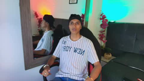 Snapshot of alan_colthon chatting on April 25, 3:53 am alan_colthon online show from April 25, 3:53 am