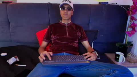 Snapshot of alan_colthon chatting on May 21, 3:46 am alan_colthon online show from May 21, 3:46 am