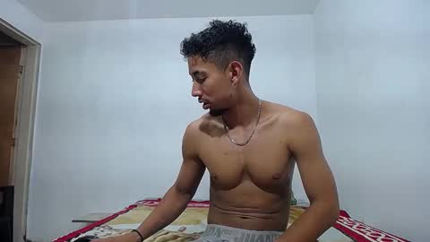 Snapshot of alan_gay chatting on October 31, 12:55 am Alan online show from October 31, 12:55 am