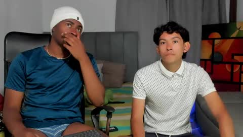 Snapshot of alan_scot chatting on April 23, 11:40 pm Alan and Criss - WE JUST FRIENDS WITH BENEFITS BOTH VERS online show from April 23, 11:40 pm