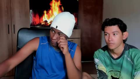 Snapshot of alan_scot chatting on May 10, 4:45 pm Alan and Criss - WE JUST FRIENDS WITH BENEFITS BOTH VERS online show from May 10, 4:45 pm