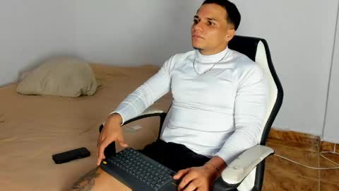 Snapshot of alan_vitori chatting on May 3, 12:38 am alan_vitori online show from May 3, 12:38 am