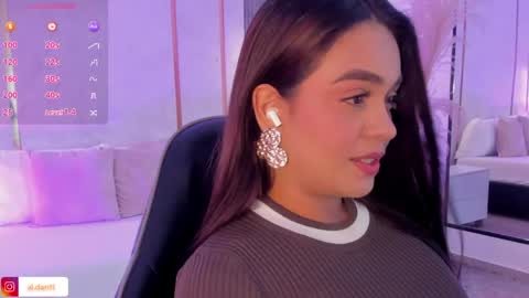 Snapshot of alana_dantes chatting on June 2, 7:38 pm M E L I online show from June 2, 7:38 pm