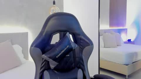 Snapshot of alana_dantes chatting on June 9, 2:28 pm M E L I online show from June 9, 2:28 pm