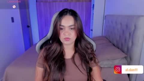 Snapshot of alana_dantes chatting on July 30, 7:46 pm M E L I online show from July 30, 7:46 pm