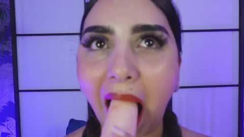 Snapshot of alana_gb chatting on January 18, 12:13 am Alana online show from January 18, 12:13 am