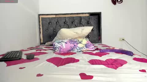 Snapshot of alana_morat_ chatting on June 9, 3:45 pm Alana online show from June 9, 3:45 pm