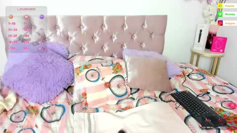 Snapshot of alana_vega69 chatting on April 23, 1:57 pm alana_vega69 online show from April 23, 1:57 pm