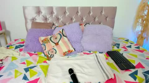 Snapshot of alana_vega69 chatting on June 2, 12:40 pm alana_vega69 online show from June 2, 12:40 pm
