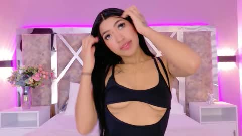 alanaortiz_ online show from February 6, 7:28 pm