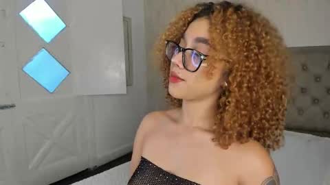 Snapshot of alanaxbrown chatting on February 20, 11:54 am Tell me Alana online show from February 20, 11:54 am