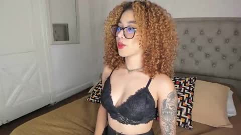 Snapshot of alanaxbrown chatting on March 2, 11:50 am Tell me Alana online show from March 2, 11:50 am