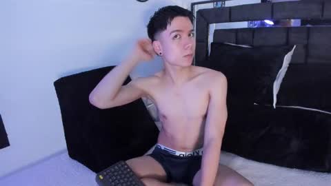 alanblack1 online show from October 22, 2:39 pm