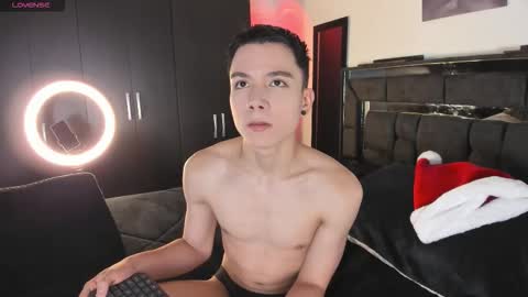 alanblack1 online show from December 3, 10:19 pm