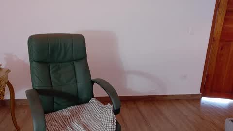 Snapshot of alanis_22 chatting on April 30, 2:01 pm alanis online show from April 30, 2:01 pm