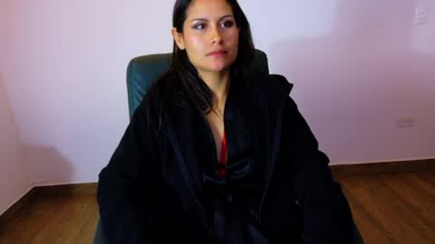 Snapshot of alanis_22 chatting on May 18, 4:46 pm alanis online show from May 18, 4:46 pm