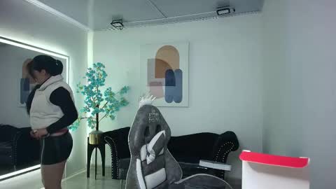 Alanna  online show from February 8, 3:32 am