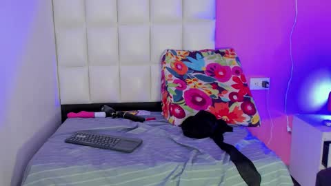 Snapshot of alanna_hot3 chatting on May 27, 1:57 am Ana online show from May 27, 1:57 am
