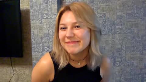 Snapshot of alannaboisen chatting on November 29, 2:42 pm Julie online show from November 29, 2:42 pm