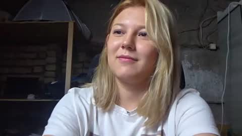 Snapshot of alannaboisen chatting on August 8, 8:49 am Julie online show from August 8, 8:49 am