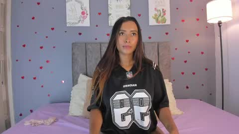 Snapshot of alannajones1 chatting on May 25, 12:11 pm Alanna online show from May 25, 12:11 pm