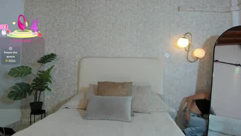 Snapshot of alannarouge chatting on May 19, 11:49 am alannarouge online show from May 19, 11:49 am