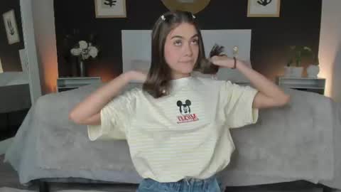Snapshot of alannarusselll chatting on July 18, 8:34 pm Alanna Cute Russell online show from July 18, 8:34 pm